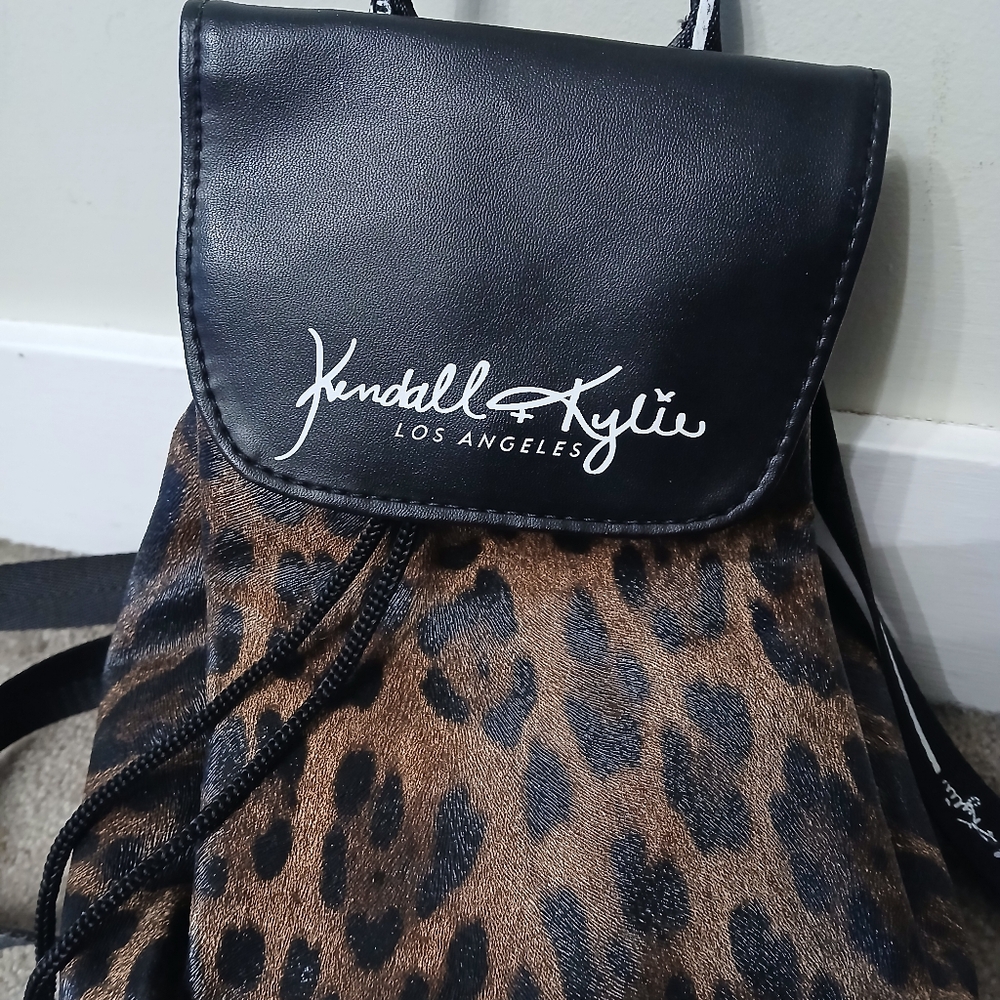 🤯 2/$15 Kendall & Kylie Los Angeles Cheetah Print Small Bucket Bag - Picture 2 of 11
